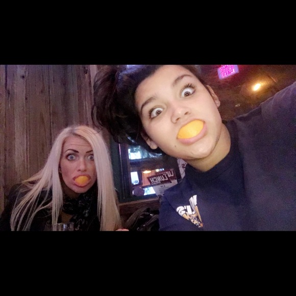 MEET YOUR POSHER - Picture 3 of 5